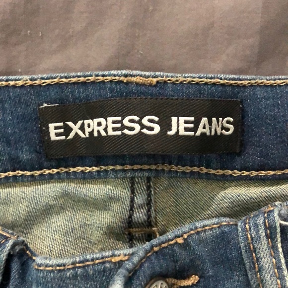 Women’s Express Distressed Jean Shorts - Picture 6 of 7